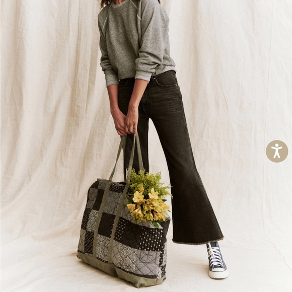 The Great. The Big Quilted Tote. One Size. - Picture 2 of 6